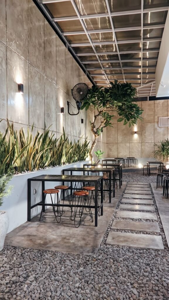 4 Ide Model Wall Panel Ruang Coffee Industrial