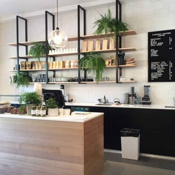 Wall Panel Kafe Minimalis Kombinasi Polos dan Rak Dekoratif