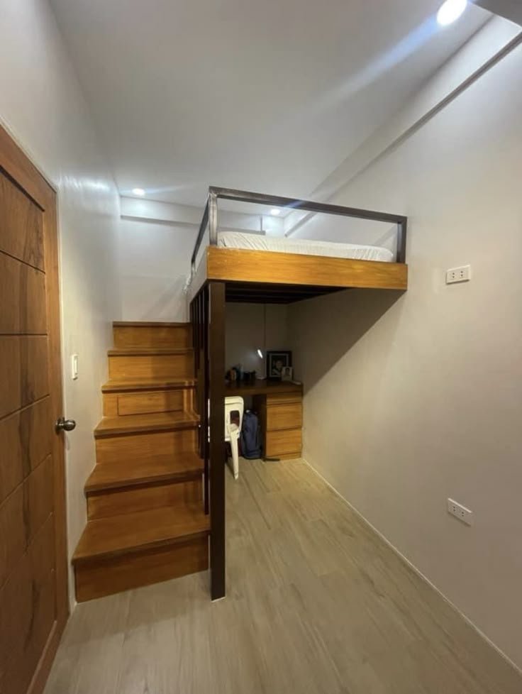Mezzanine Kamar Mungil